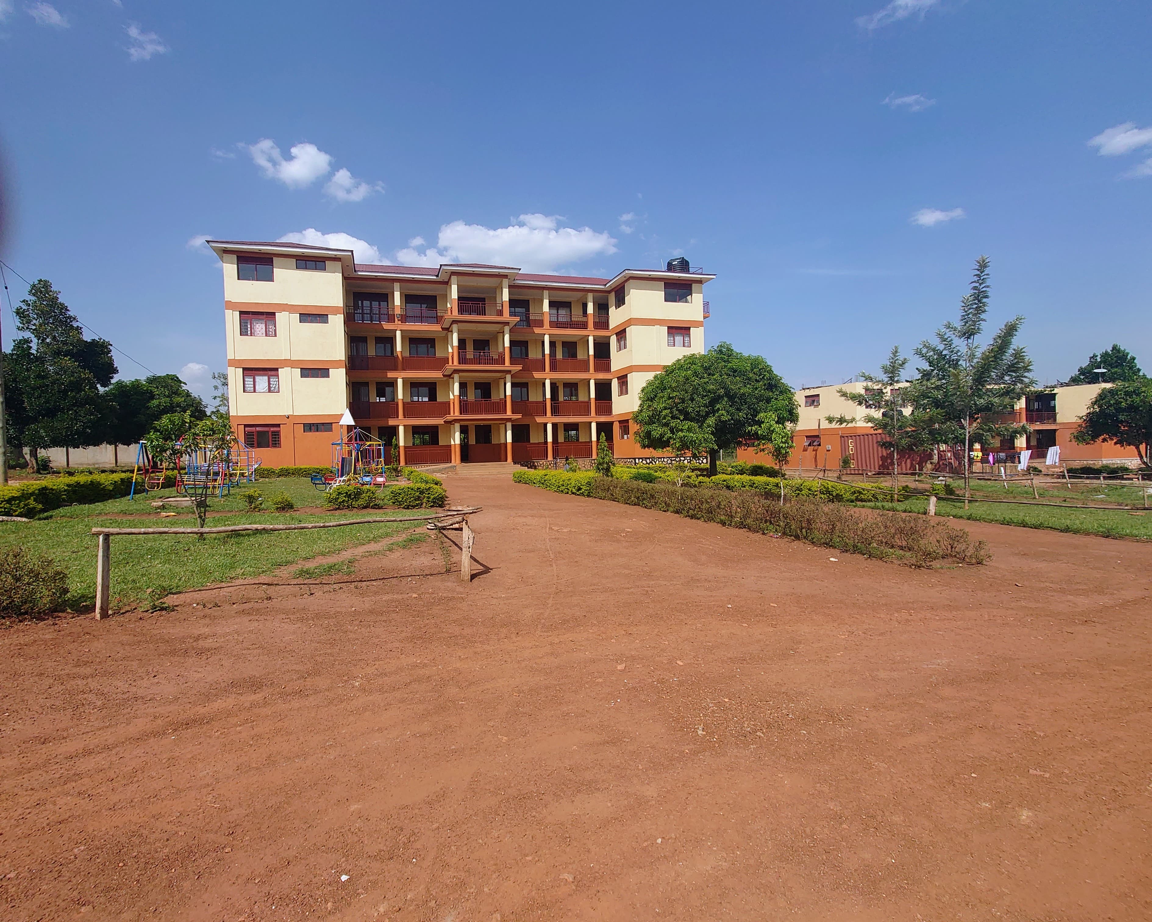 Class block building at Al Hanan - view 2