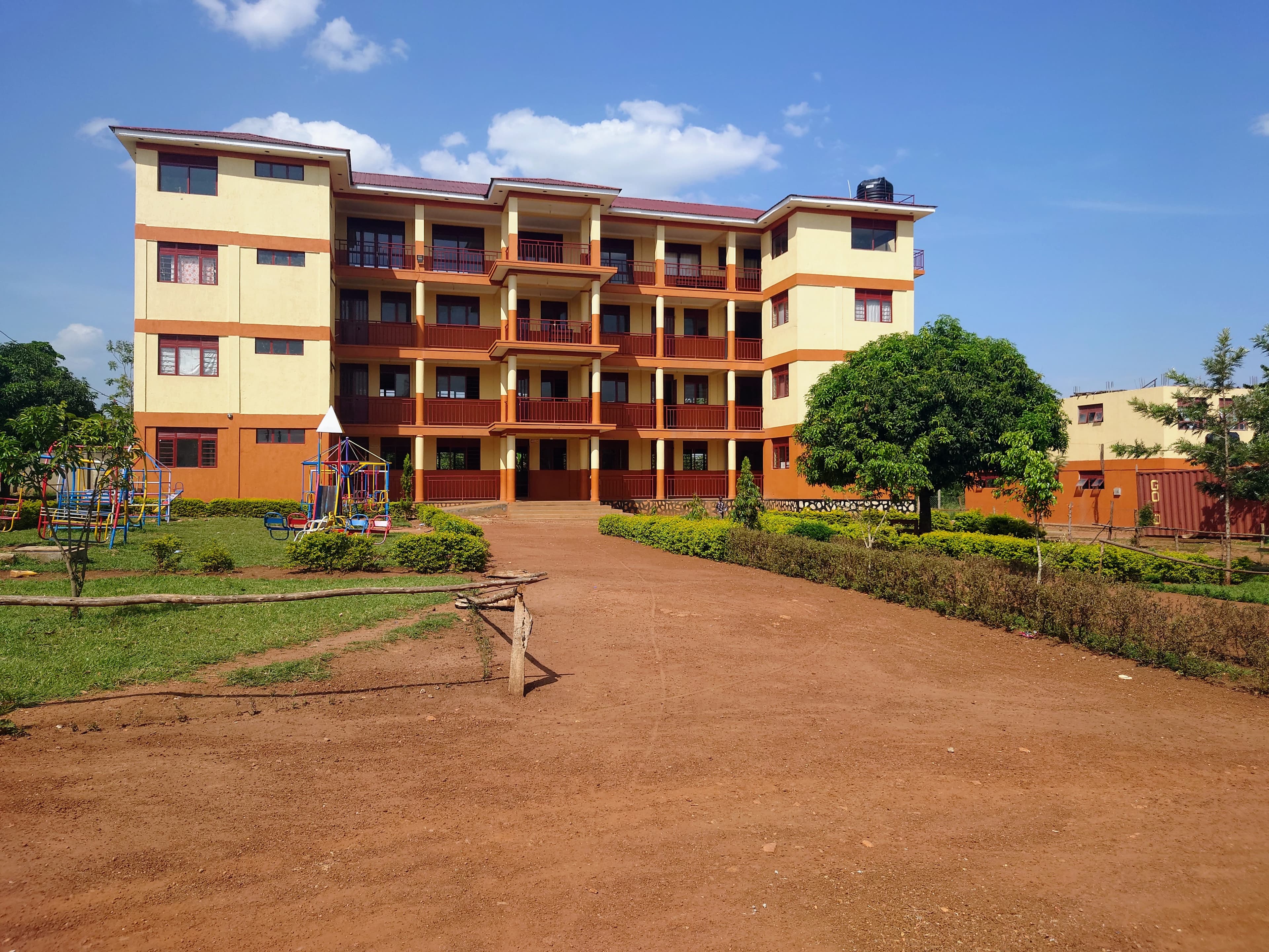 Class block building at Al Hanan - view 3