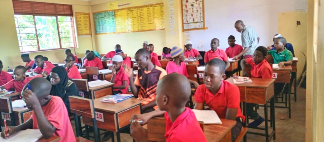 classtime.primarySeven.title classroom at Al Hanan Education Centre